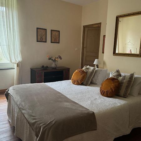 Le Patio Des Senteurs Bed & Breakfast Verzeille Dış mekan fotoğraf