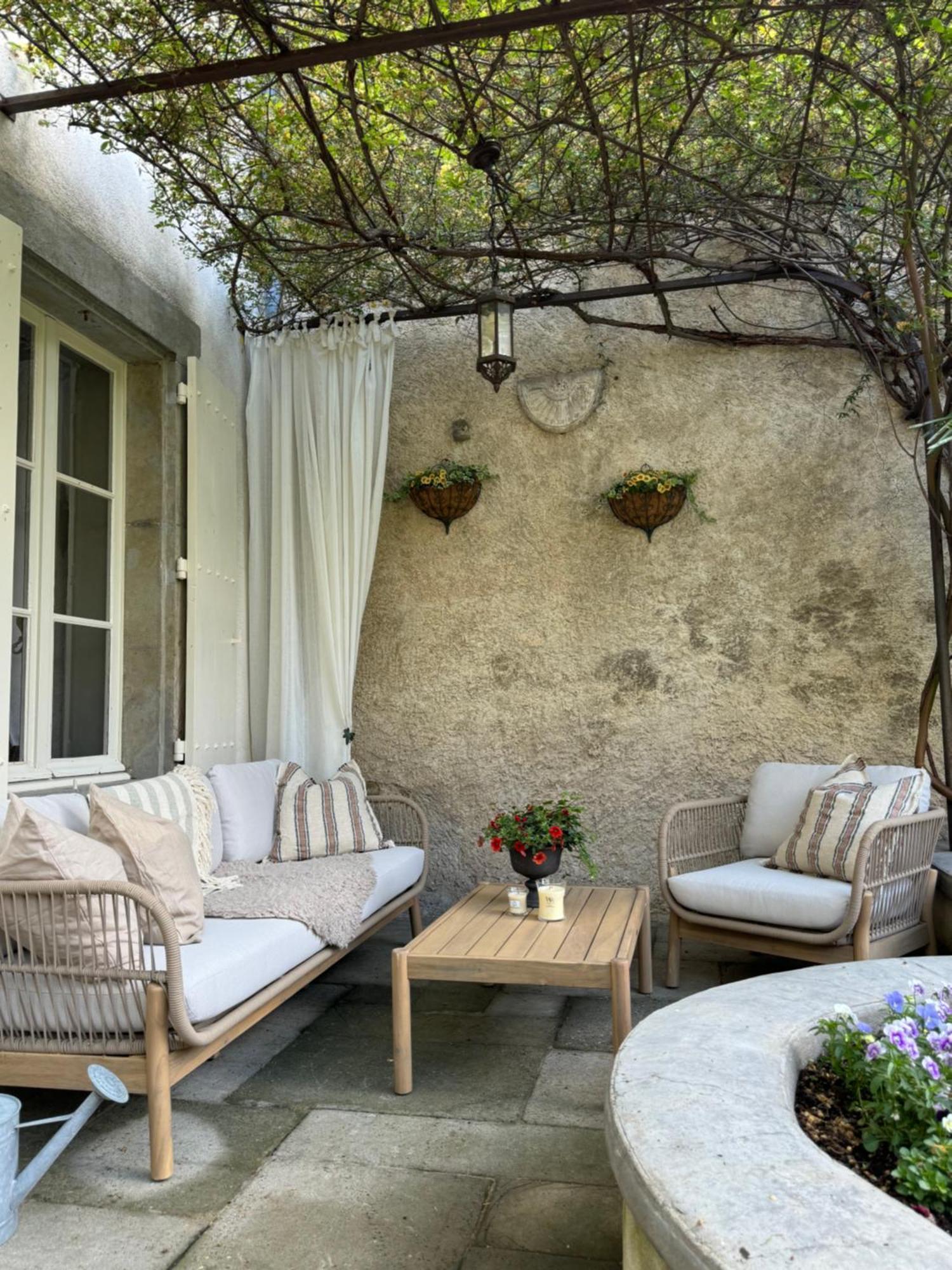 Le Patio Des Senteurs Bed & Breakfast Verzeille Dış mekan fotoğraf