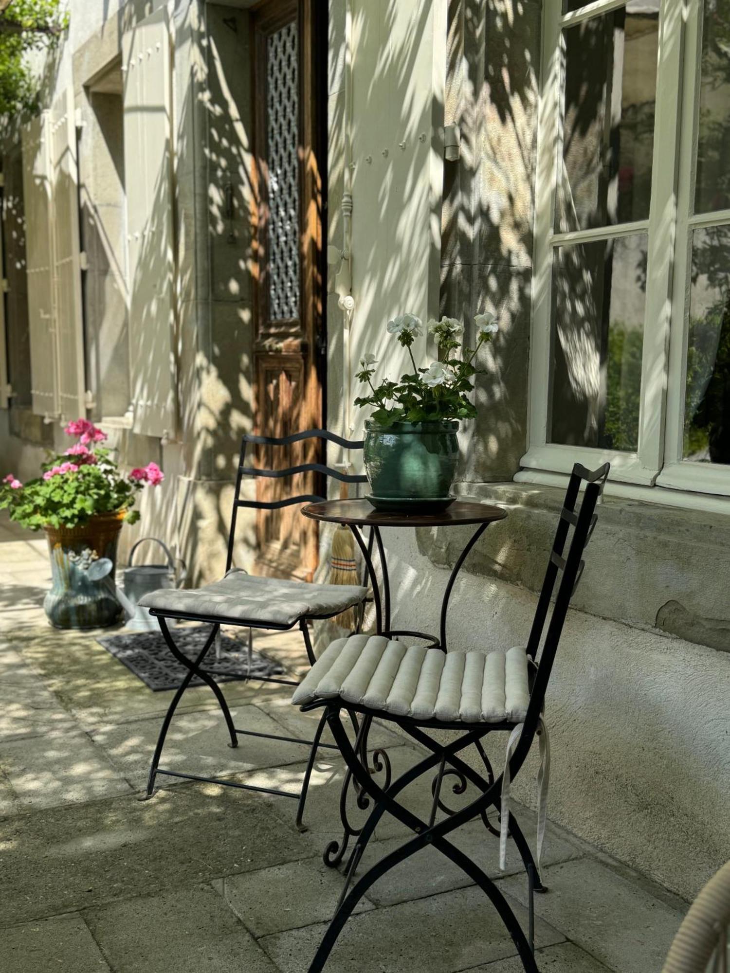 Le Patio Des Senteurs Bed & Breakfast Verzeille Dış mekan fotoğraf