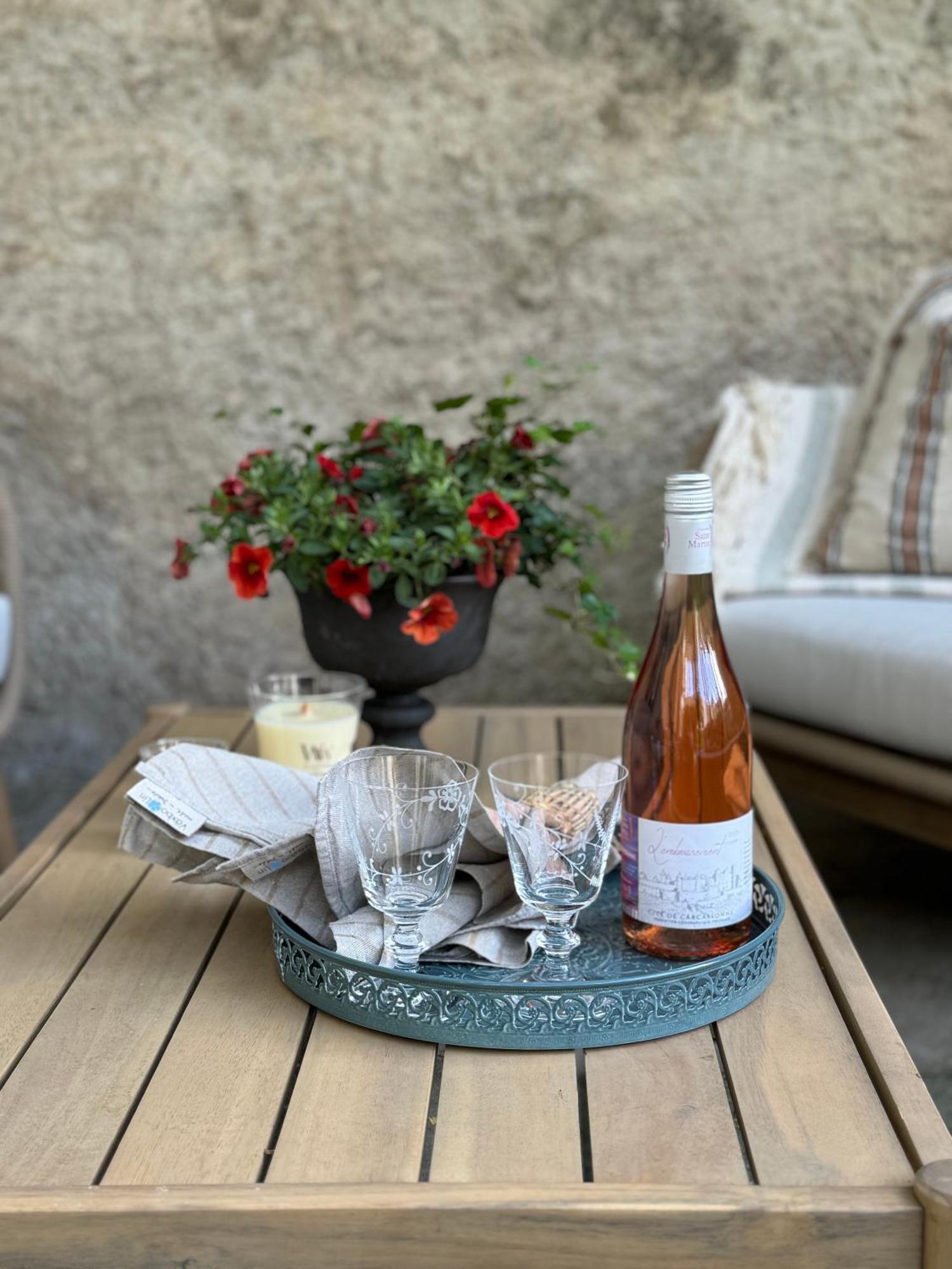 Le Patio Des Senteurs Bed & Breakfast Verzeille Dış mekan fotoğraf